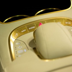 A Mercedes covered in gold - 2