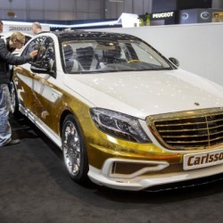 A Mercedes covered in gold - 4